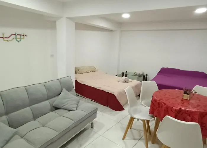 Alakalufes House